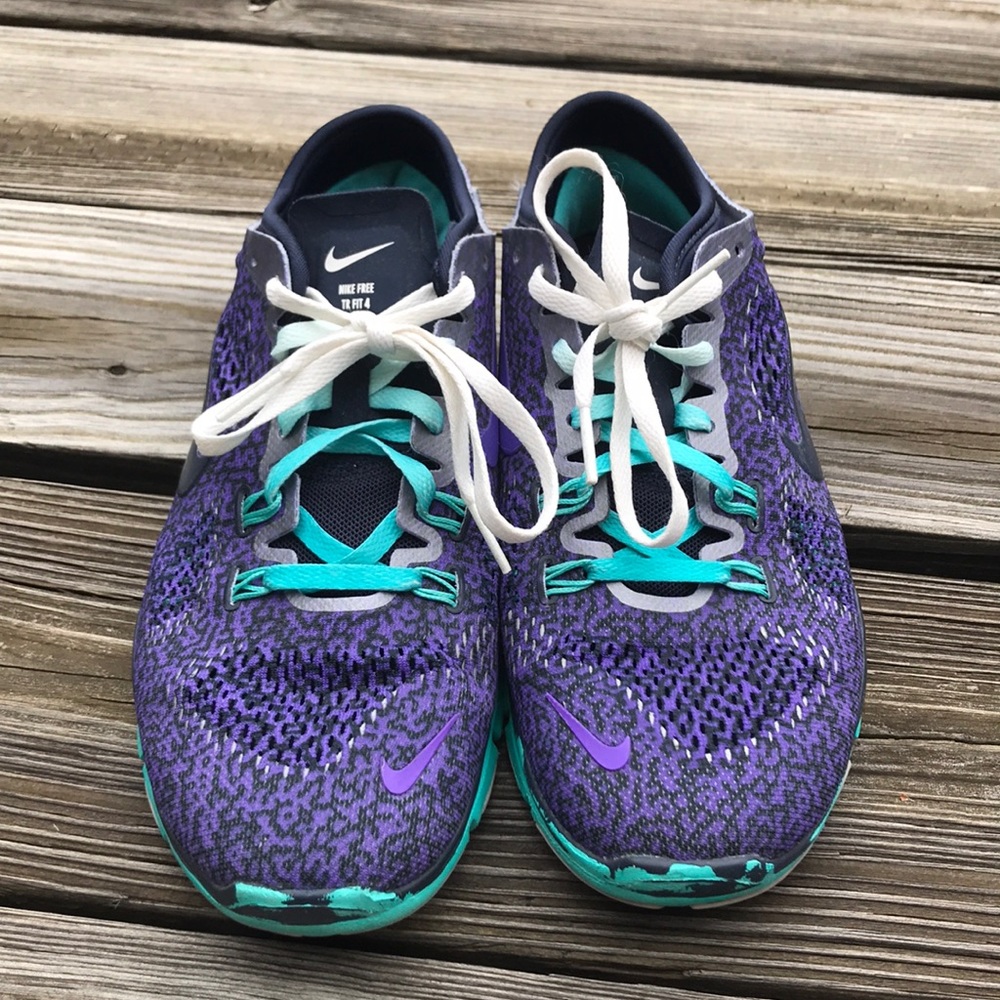 Women’s 7 Nike Free 4.0 unique purple and blue!